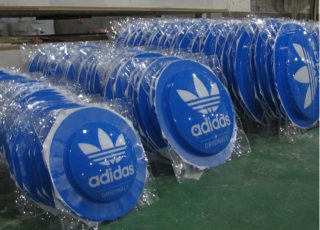 商场阿迪(adidas)三叶草吸塑灯箱定制案例